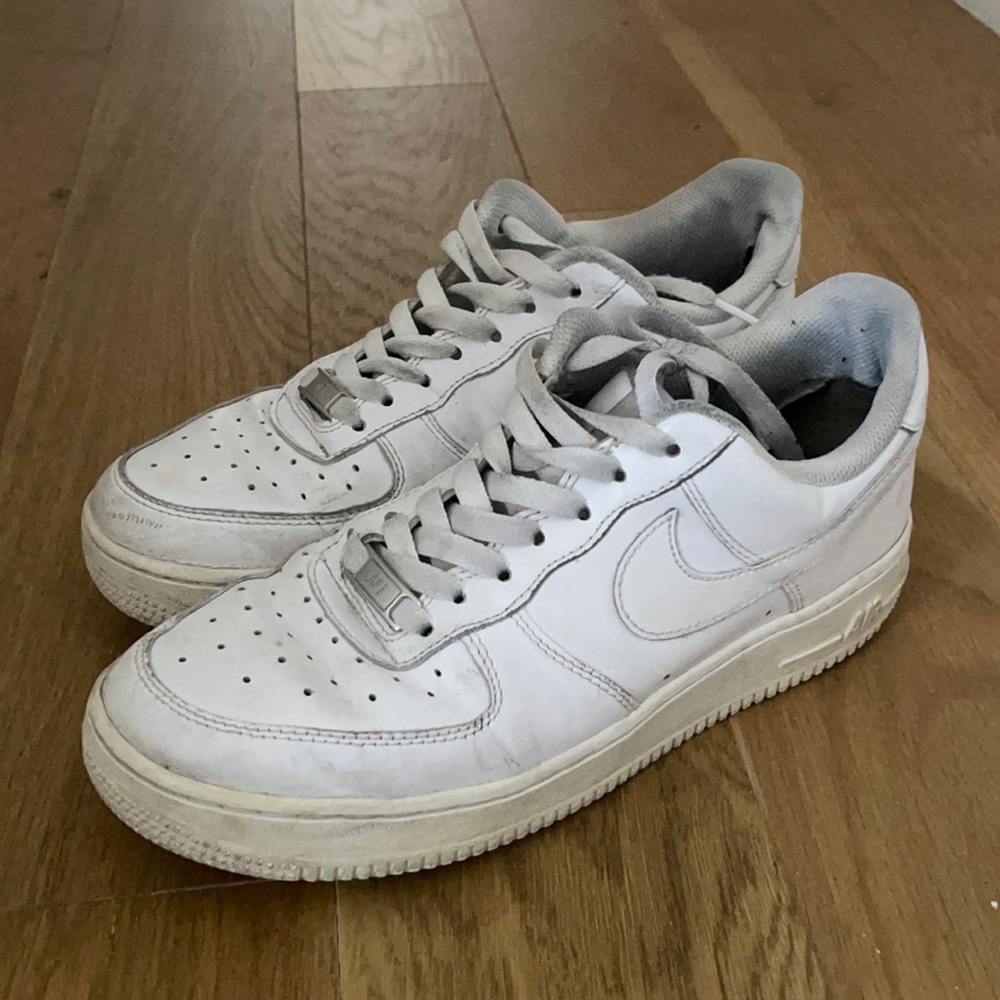 Pre-loved white Air Forces (AF1)